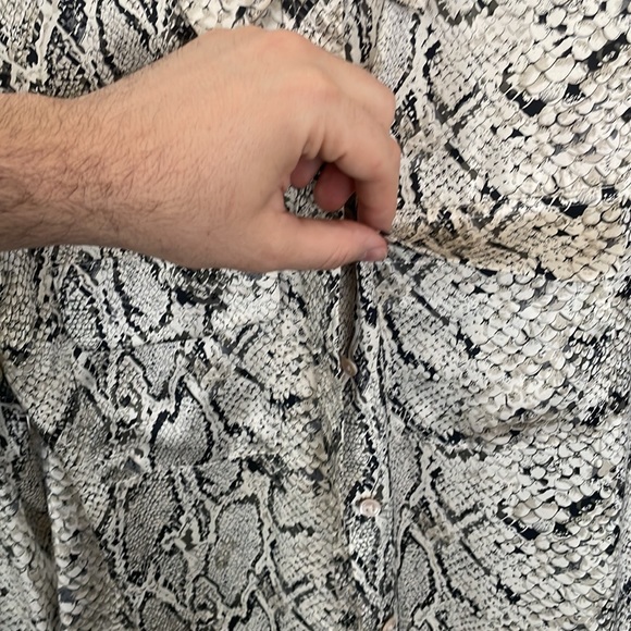 Equipment France - 100% Silk Designer Blouse - Small - Picture 7 of 8